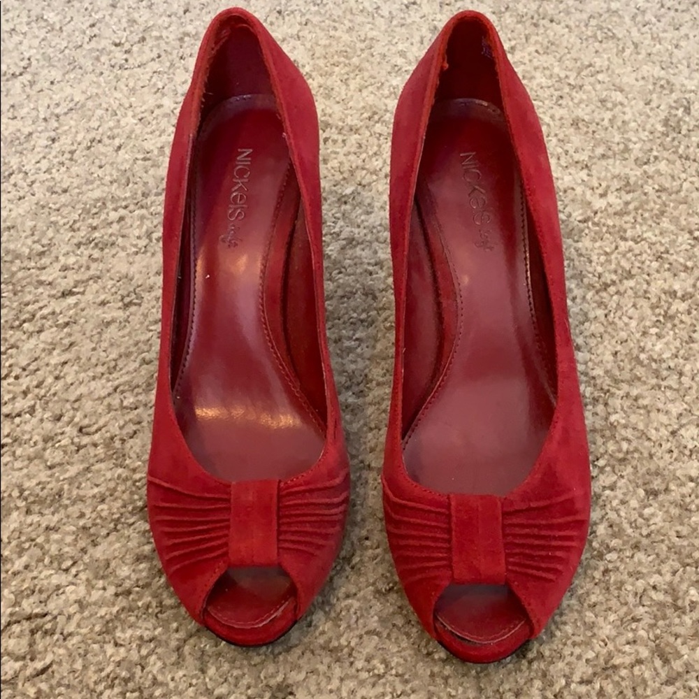 Red Pumps